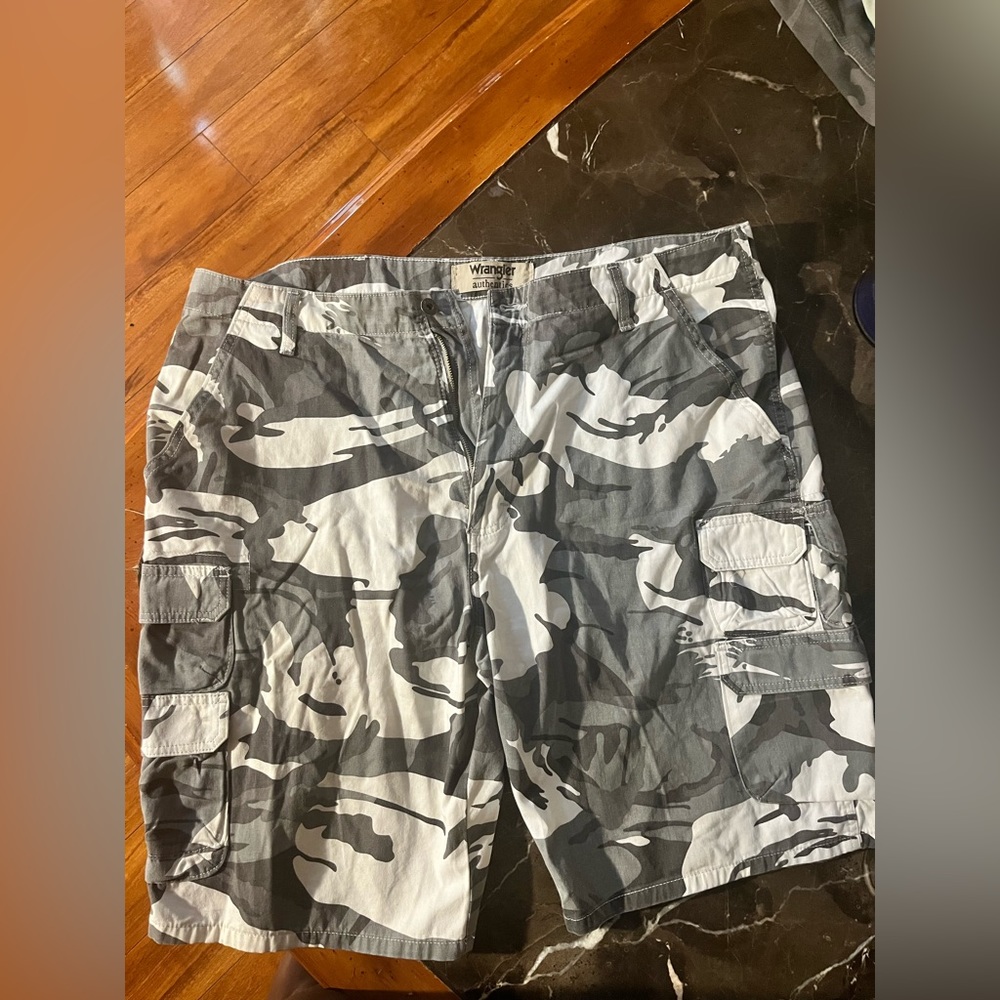 Men’s cargo shorts.